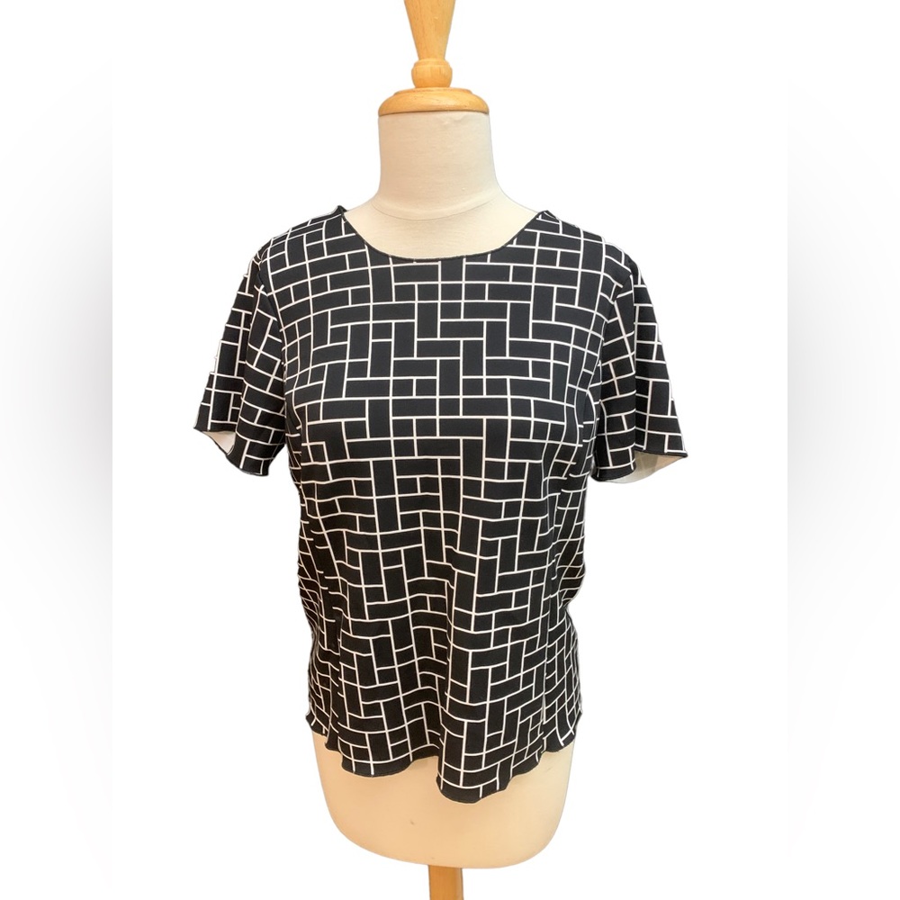 Vince Camuto, short sleeve, black and white windowpane top, size M